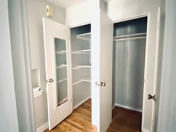 4th image of 230 S Holly St #230