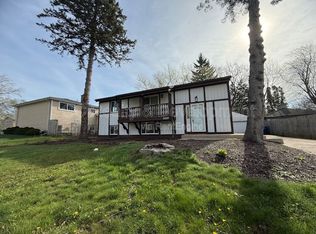 3233 Twyford Rd, Waukegan, IL 60087