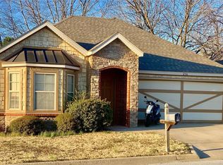 236 Granada St, Fayetteville, AR 72703