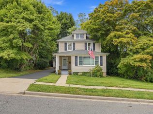 24 Bella Vista Street, Locust Valley, NY 11560
