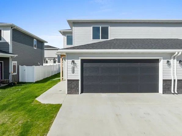 2409 Landmark Dr, Minot, ND 58703