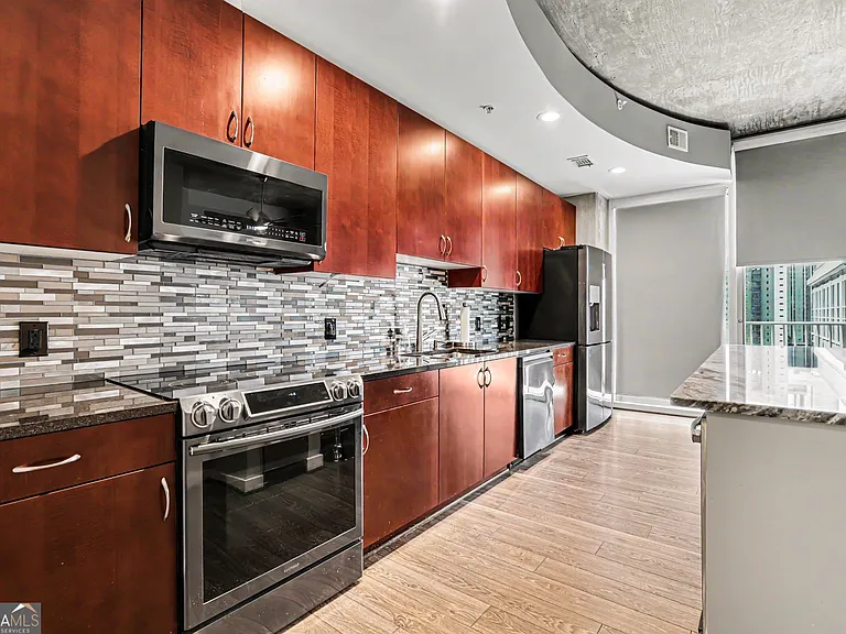 400 W Peachtree St NW #1610 — Photo 10