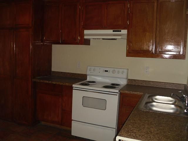 2nd image of 9621 Nectarine Dr