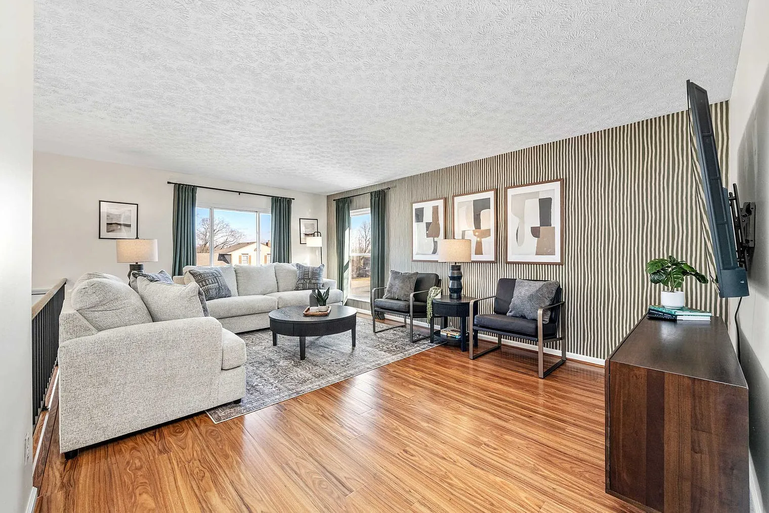 4 bed, 2.0 bath, 2088 sqft, $8,666 — Photo 3