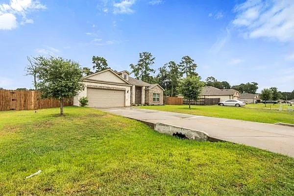 3 bed, 2.0 bath, 2074 sqft, $2,000 — Photo 3