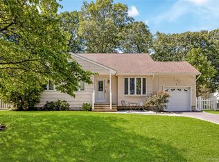 6 Sybil Place, Smithtown, NY 11787