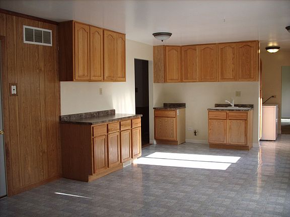 4th image of 16878 Laramie Ave