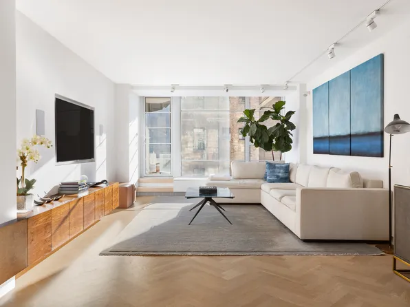 37 West 12th Street image 1 of 20