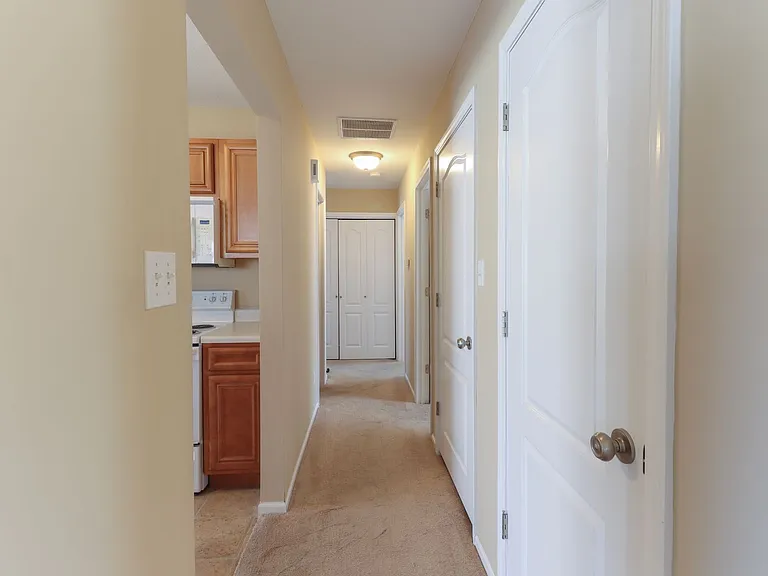 613 Bear Valley Ct — Photo 6