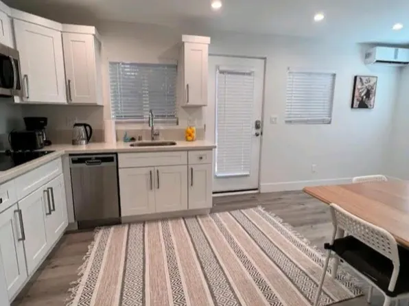8549 1/2 Elizalde Ave, Northridge, CA 91324
