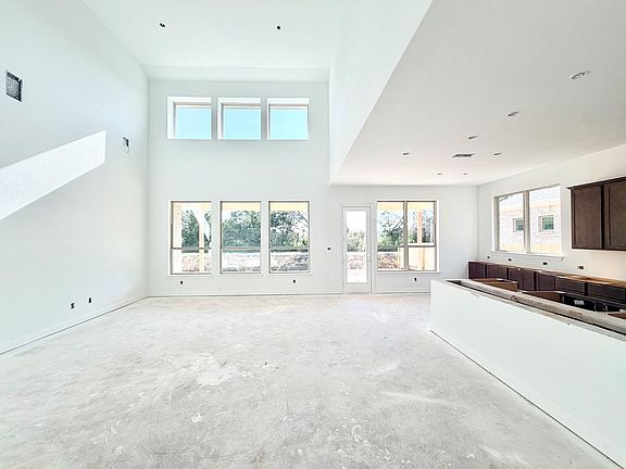 3rd image of 1804 Scenic Heights Ln