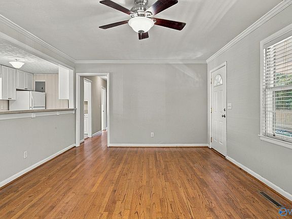 4th image of 1106 Sangster Rd