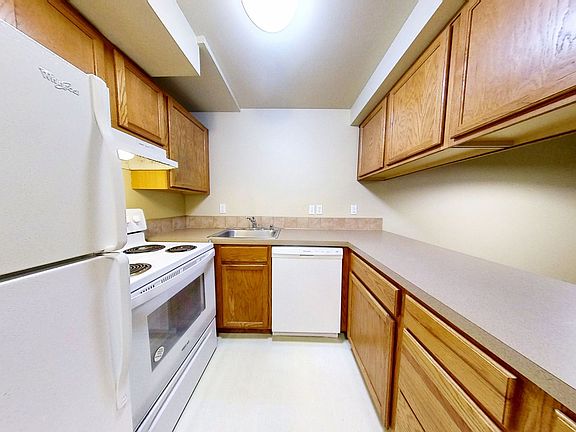 2nd image of 926 23rd St APT 20