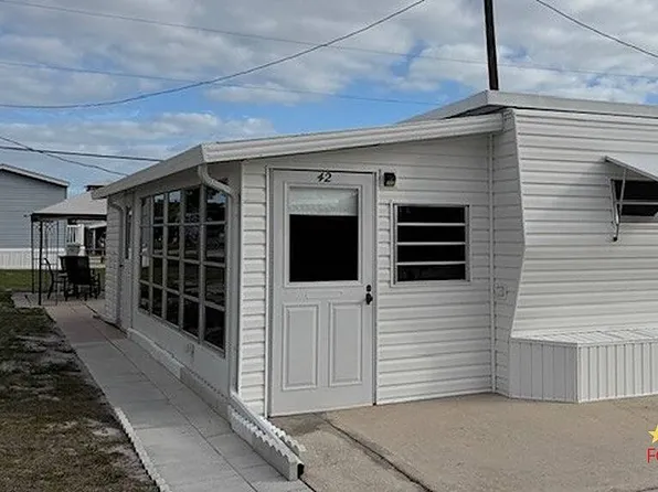 42 Carleen St, Sebastian, FL 32958