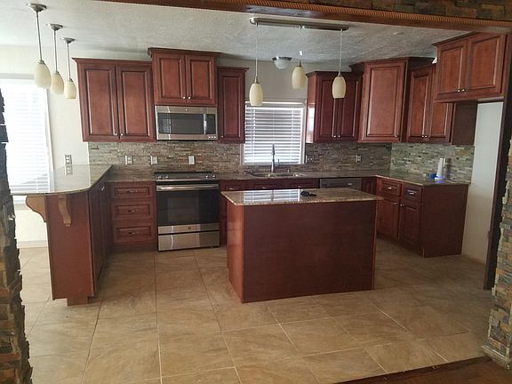 Kitchen - includes stove/oven and dishwasher