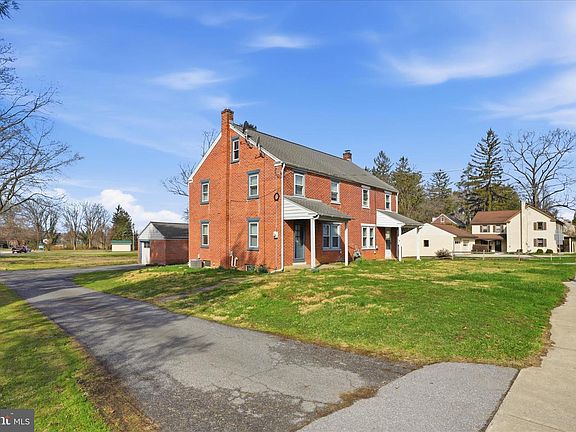 3rd image of 1632 Lampeter Rd