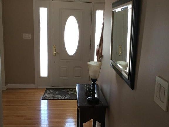 4th image of 144 Red Oak Ct