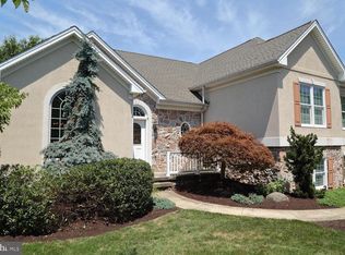 2345 Ashleigh Dr, York, PA 17402