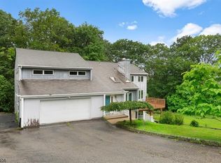 530 Nariticong Ave, Hopatcong, NJ 07843