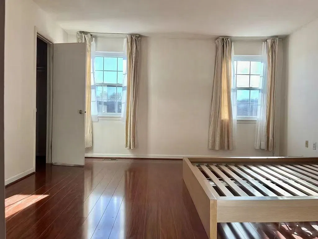 3 bed, 2.5 bath, 2160 sqft, $2,450 — Photo 4
