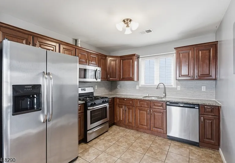 105 Peabody Pl — Photo 2