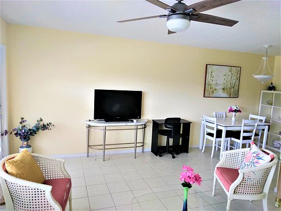 4th image of 20 Oakridge Cir