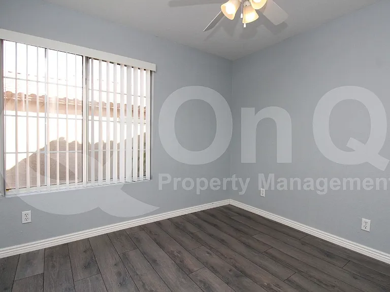 815 W Silver Creek Rd — Photo 15