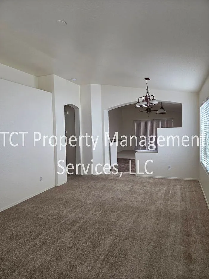 3 bed, 2.0 bath, 1423 sqft, $1,750 — Photo 2