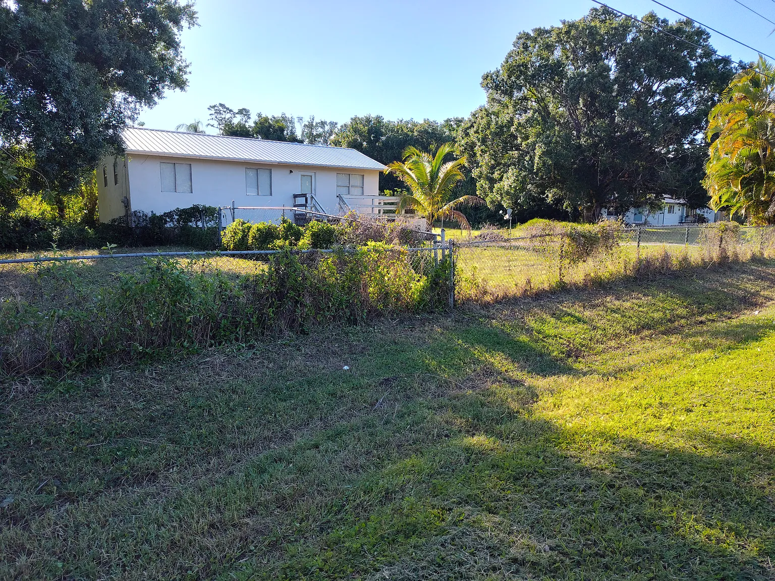 3 bed, 912 sqft, $1,975 — Photo 2