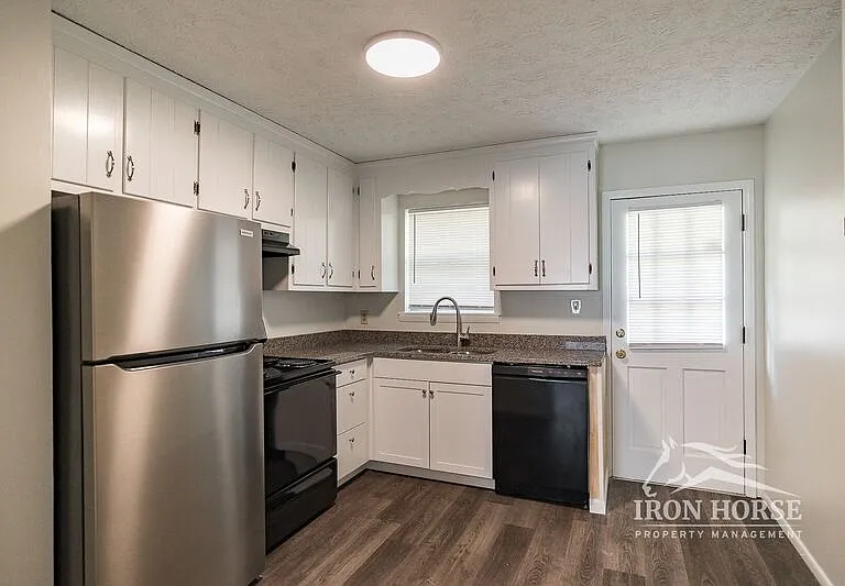 1172 White Oak Dr — Photo 5