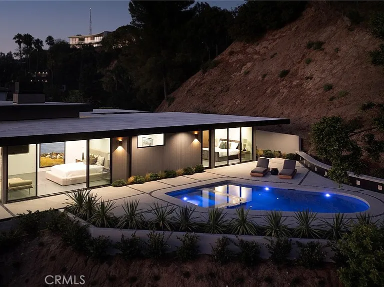 9015 Alto Cedro Dr — Photo 8