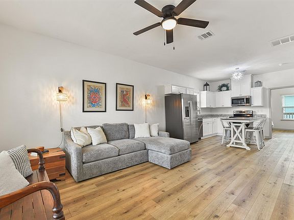 4th image of 4505 Bernardo De Galvez Ave