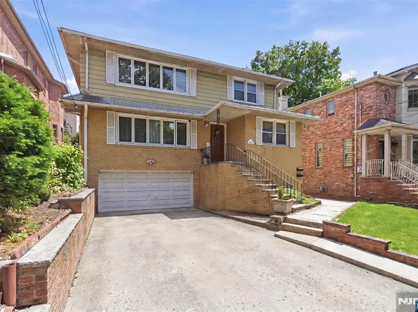 312 6th St, Palisades Park, NJ 07650
