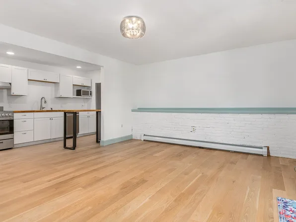 25 Exeter Rd #B, Newmarket, NH 03857