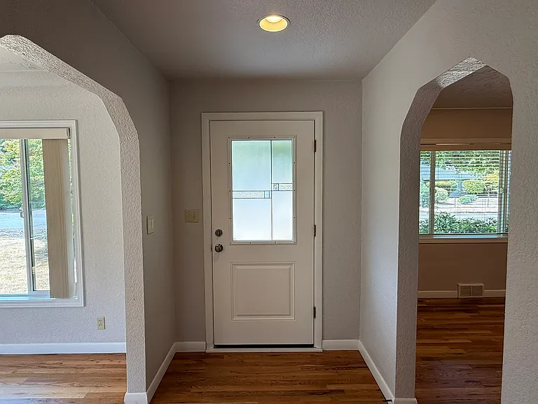 3120 Willamette Dr N — Photo 4