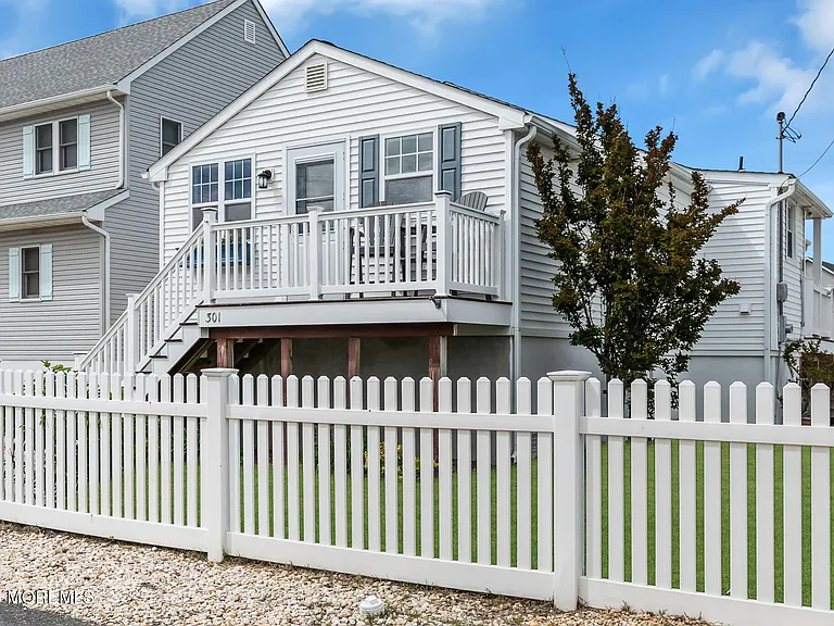 301 W Kupper Dr — Photo 2