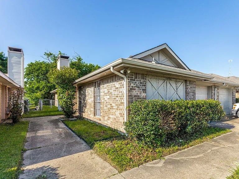 7406 Amherst Dr #B — Photo 1