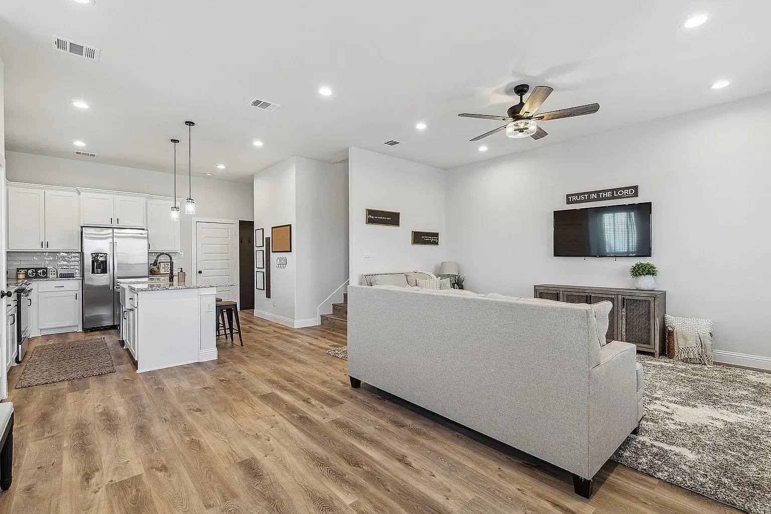 3 bed, 2.5 bath, 1866 sqft, $1,795 — Photo 4