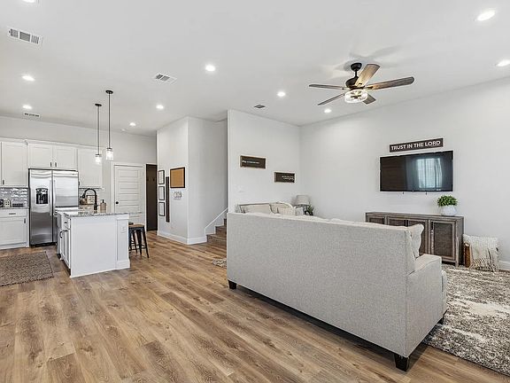 4th image of 4001 Avion Dr