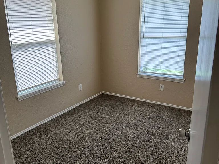 8146 Marydean Ave — Photo 7