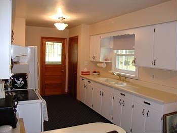 5th image of 940 Shady Ln
