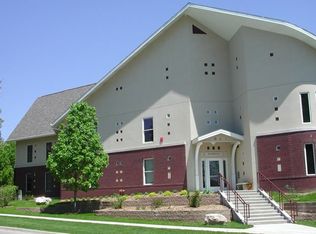 220 River St APT 2F, Iowa City, IA 52246