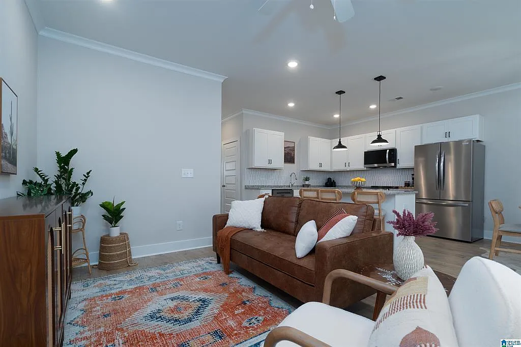 3 bed, 2.5 bath, 1612 sqft, $1,800 — Photo 4