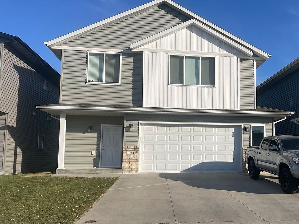 1st image of 1034 27th Ave W