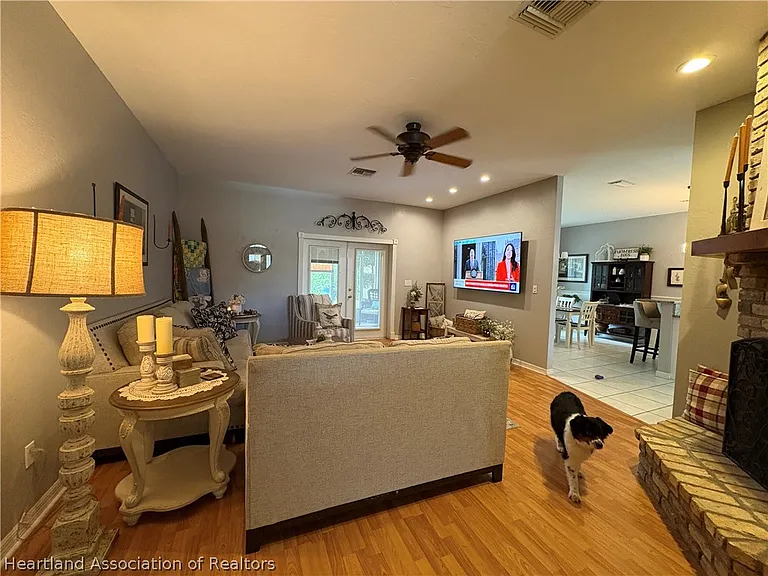 2843 Meadowood Ln — Photo 3