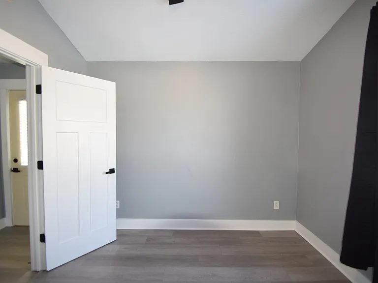 102 S Greenwood St #B — Photo 9