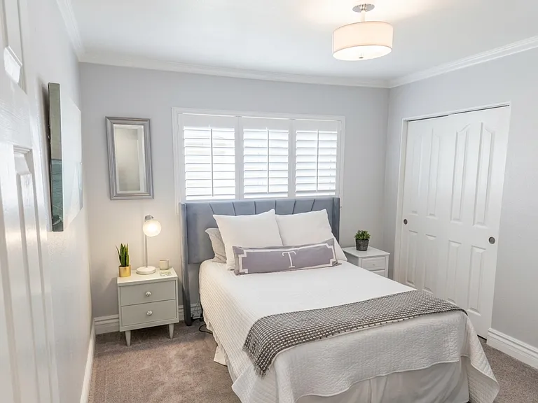 1819 E Claremont St — Photo 13