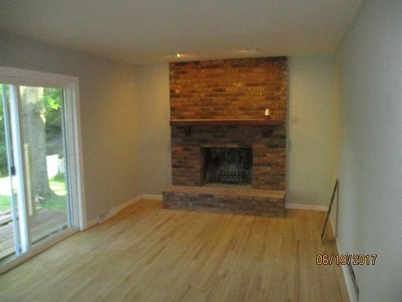 4th image of 841 Exmoor Dr