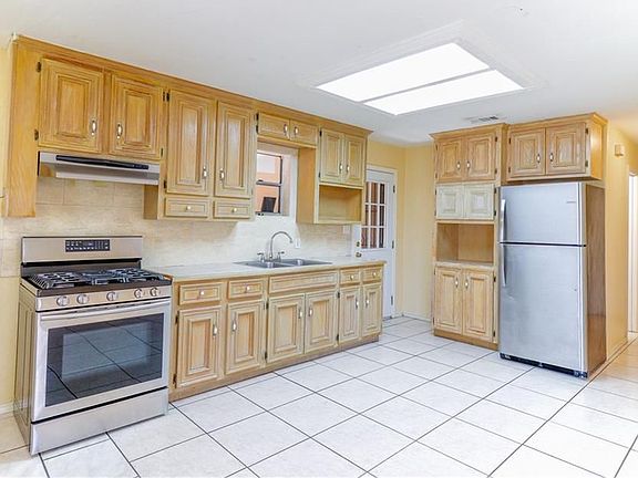 2nd image of 2709 Sonora Ave