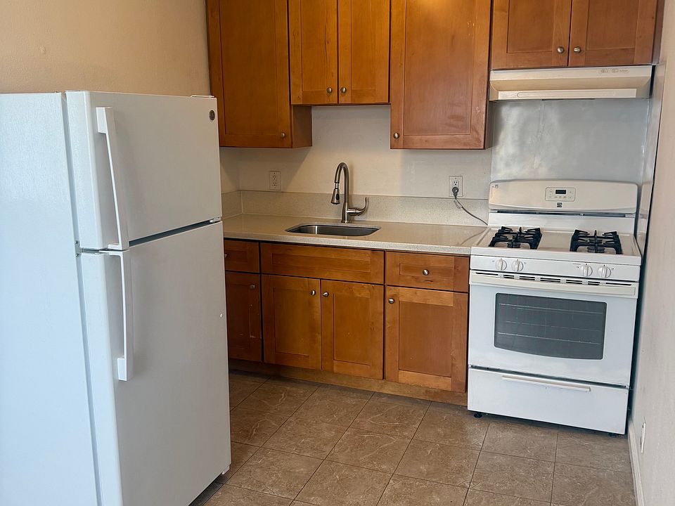 1st image of 1976 Powell St APT 4